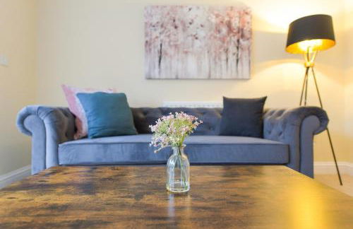 Stunning Garden House with Free WIFI and Parking - Foto 8