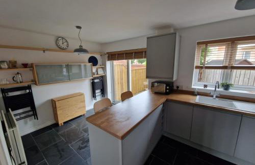 Riverside home. 3 bedroom. Free parking. 10 mins to Newcastle City Centre - Foto 9