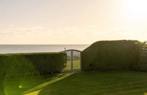 Luxury Beachfront Retreat for 14 with Hot Tub - Photo 58