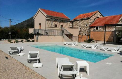 House Serenity with Pool - Foto 18