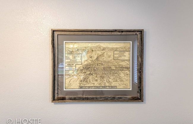 Perfect Cottage Downtown Great Patio! - Photo 7