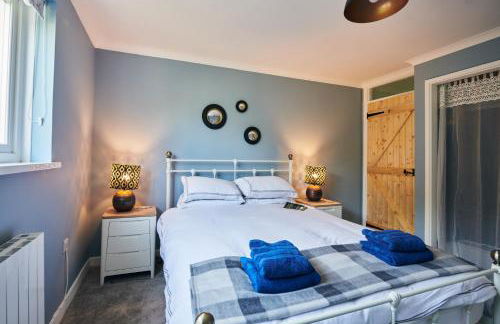 Min Yr Afon, A charming Laugharne Cottage, close to Castle, Estuary & Cafés - Photo 3