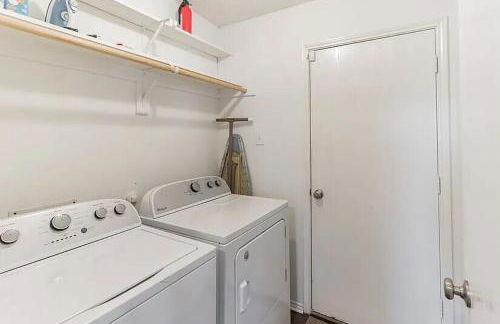 3 bed, close to Stadiums & Park, Big Yard - Photo 5