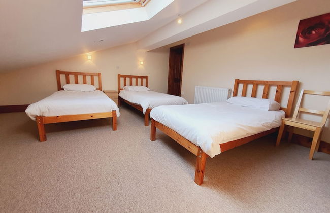 The Victorian Barn self catering holidays with pool & hot tubs - Photo 15