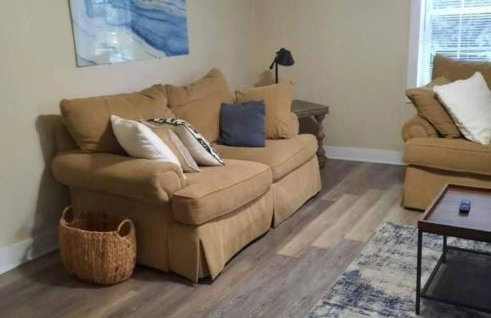 Stylish and Convenient with WiFi & Fenced yard - Foto 14