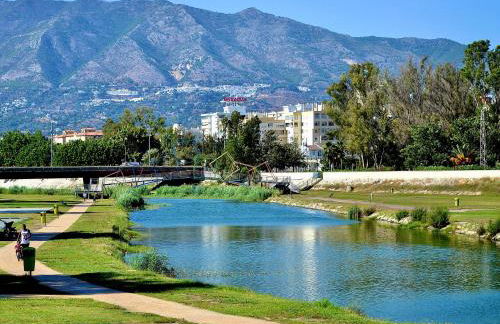 Marina XI Enjoy the Sun, Sea Views, Pools & BBQ Steps from the Beach in Mijas Costa & Fuengirola - Foto 17