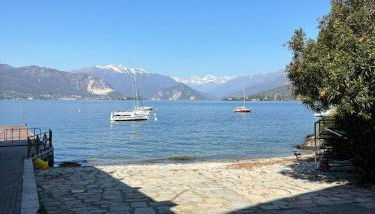 With your feet in the lake - Photo 4