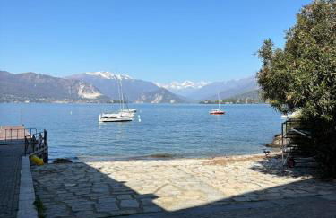 With your feet in the lake - Photo 4