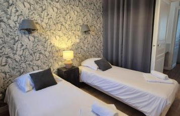 Appt. T3 type Haussmannien vue mer sur port - Photo 8