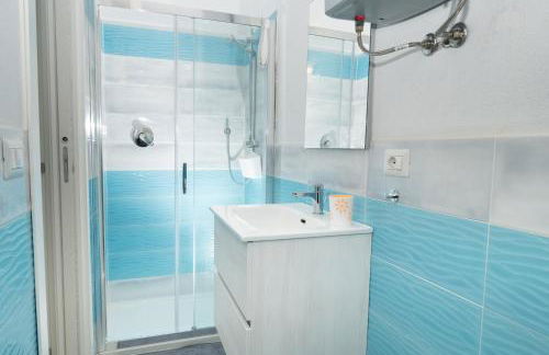 White, Villetta with pool - Foto 20