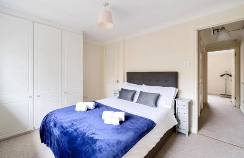 Experience Surrey 2Bed Home in Walton with Parking - Pass the Keys - Foto 10
