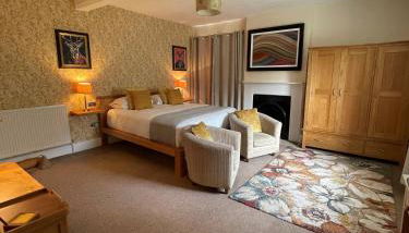 Rollestone Manor B&B and Restaurant - Photo 3, wardrobe