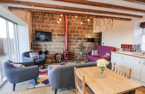 Chestnut Barn - Photo 1