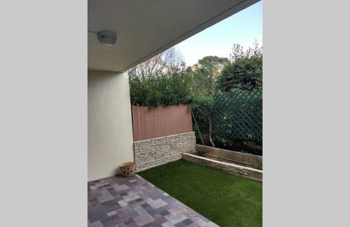 Particulier loue T3 en rez de jardin à 30 mètres de la plage avec un double box - Photo 5