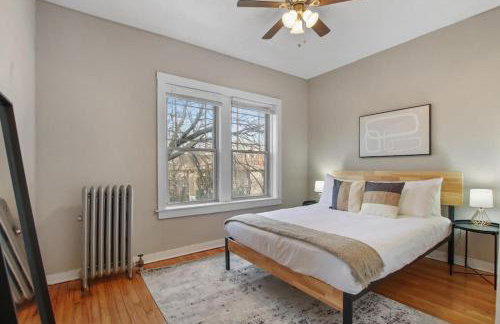 Perfect 3BR Apt in Chicago with WiFi & Laundry - Touhy 3N - Foto 12