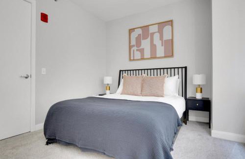 Loop 1BR w Pool Gym Lounge nr Riverwalk CHI-632 - Photo 9