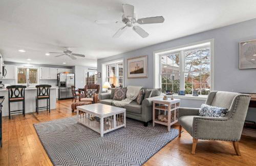 Cozy Bungalow Close to Downtown - Foto 7