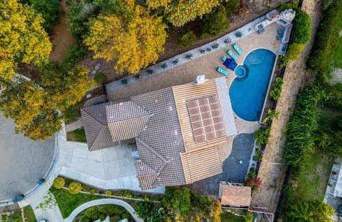 Entire Private Home with 5 Bedrooms 4 Bathrooms 3000 Sq ft Villa, Pool, Hot Tub, Nature, Garage, Winery, Available Now - Foto 35