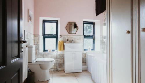 Beautiful 5 bedroom house with hot tub & fire pit - Foto 2