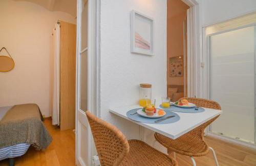 Playa a pie y a 15 minutos de Ramblas y Plaza Catalunya en metro - Foto 5