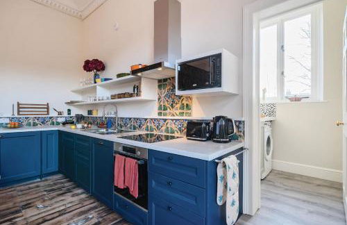 Artist's Studio - Photo 20