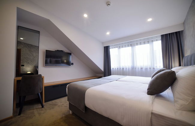 Lakeside Residence - Photo 2