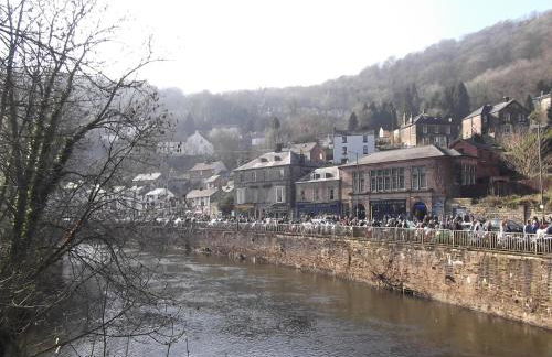 Hall Dale View near Matlock & Peak District - Photo 31