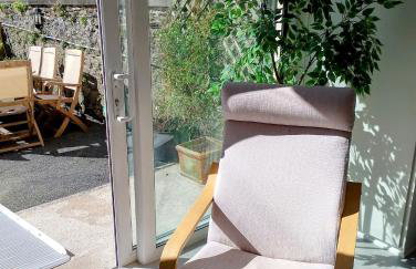 Substantial 5 bedroom townhouse with disabled access apartment, private off road parking space with EV point from 15th April 26, jaccuzi bath, Netflix and Wifi, near Argyle, boutique shops eateries and pubs - Foto 7