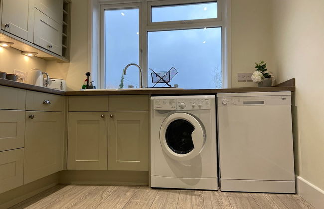 Gladstone Apartments by Bluebell Rooms - Photo 29