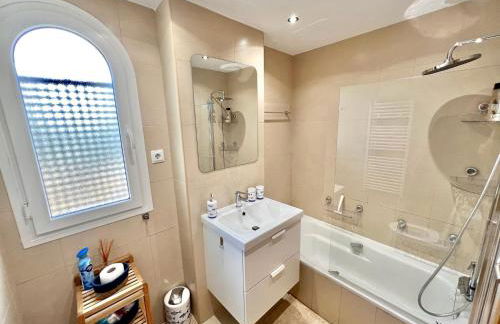 Stunning front line apartment with golf and mountains view - Foto 22