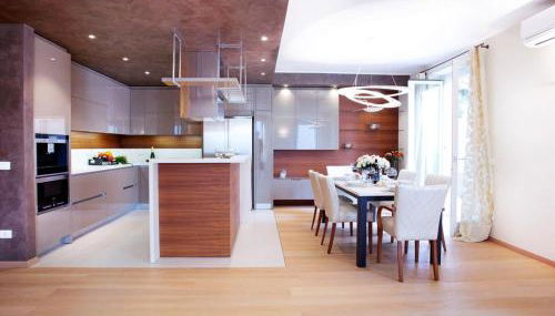 State of the art home suite with 180 degree panoramic lake view, pool and spa sleeping up to 10 guests by Italian Apartments - Foto 1