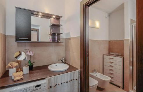 Beautiful Apartment In Pitelli -Sp- - Foto 10