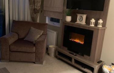 Logi-Bear Lodge with Hot Tub - Photo 10