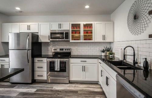 Luxury 2BR Basement Retreat Utah Lake Views - Foto 10