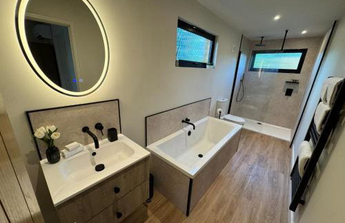 Unbox at Poplar Tree - Photo 5