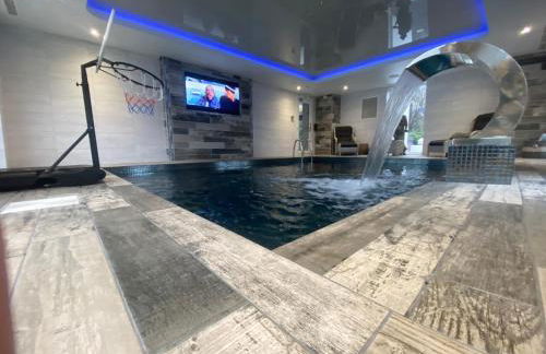 Mereside House Private Pool Retreat - Photo 1