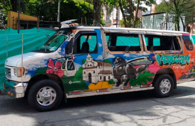 Tour dei graffiti nella Comuna 13 in minibus tematico - Foto 9