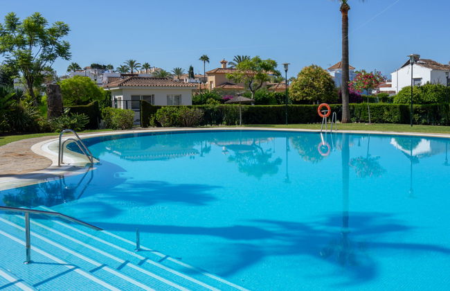2 bedroom Apartment in Marbella with swimming pool - Photo 25