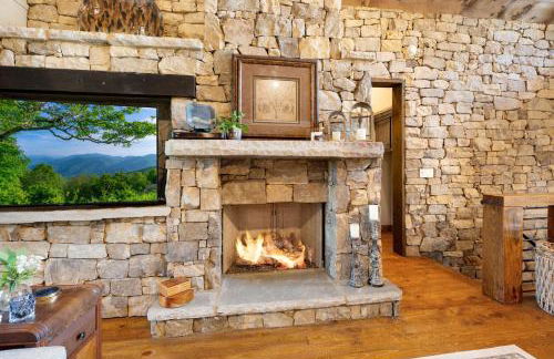 Copperline Lodge - Luxury Creekside Retreat - Creekside Views, Hot Tub, Game Room, Outdoor Fireplaces, Chef Kitchen, Fire Pit - - Foto 12