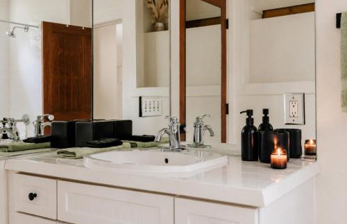 Hot Tub, 2 Fire Pits, Pond, Tonal & Pet-Friendly - Photo 27