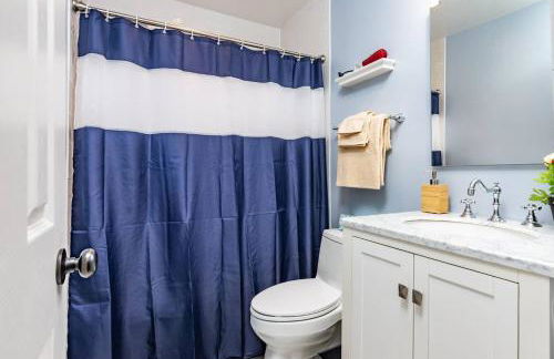 Gorgeous Home 10 min to DC by CozySuites - Foto 14