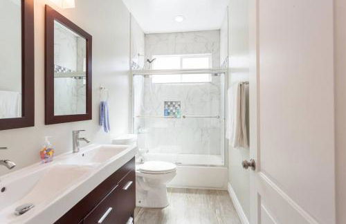 Lake Balboa Modern 4 Bedroom 3 Bath Glam Charmer - Foto 6