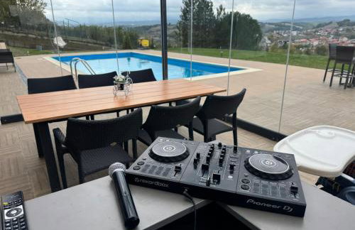 Luxury Villa Rafaela Οικογενειακή βίλα με ιδιωτική πισίνα, BBQ κ παιχνίδια Ιδανική για οικογένειες με παιδια - Foto 11