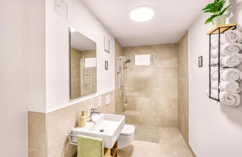 Stilvoll - Heimkino, Kochinsel, Parkplatz, Neubau & Mehr - Foto 4