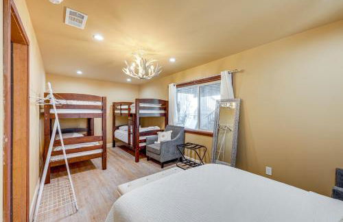 Wraparound Deck and Grill Wrightwood Cabin Near PCT - Foto 16