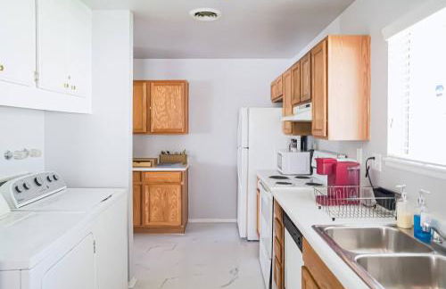 Enchanting Garden with Luxe Jacuzzi Spacious Yard - Foto 17