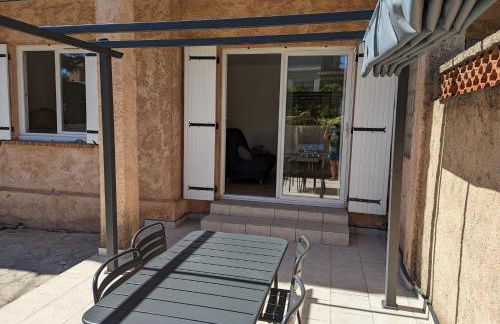 bas-de-villa cosy à 200m de la plage de Fabregas - terrasse privative - Foto 6