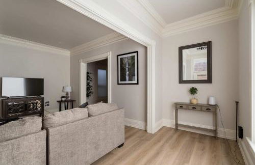 Alphabet District - 2BR Retreat - Prime Locale - Foto 19