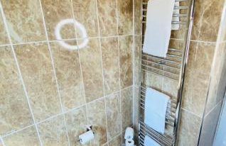 Bright, Spacious, modern Interior Decor 2 bedrooms Apartment with amazing views - Photo 20