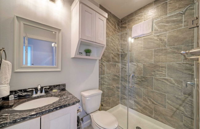 6bdr, Balcony w/ Bay View, Shared Pool + Boat Dock Keeper Red by Avantstay - Foto 23